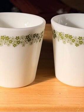 Vintage Pyrex Crazy Daisy Milk Glass Coffee Mug #1410. Set of 4.